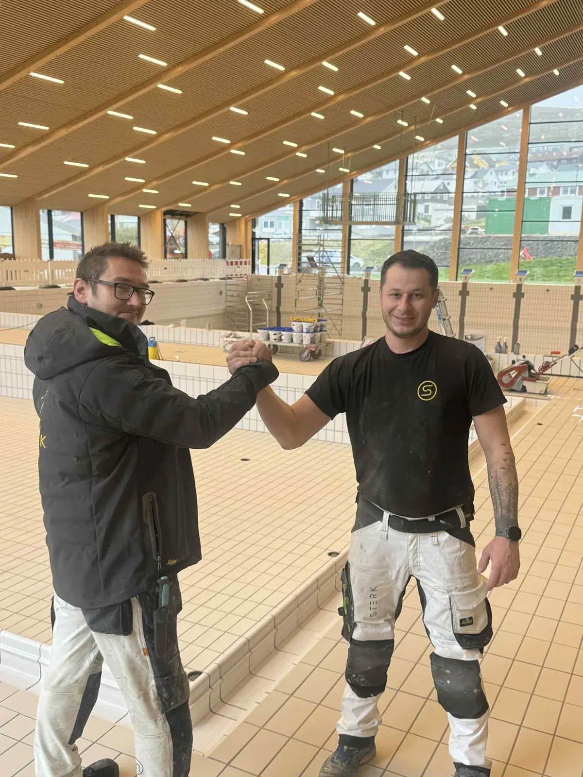 Two STERK crew members at the Bylgjan site